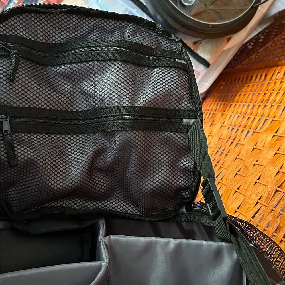 Thirty One camera Sling backpack - Picture 6 of 11